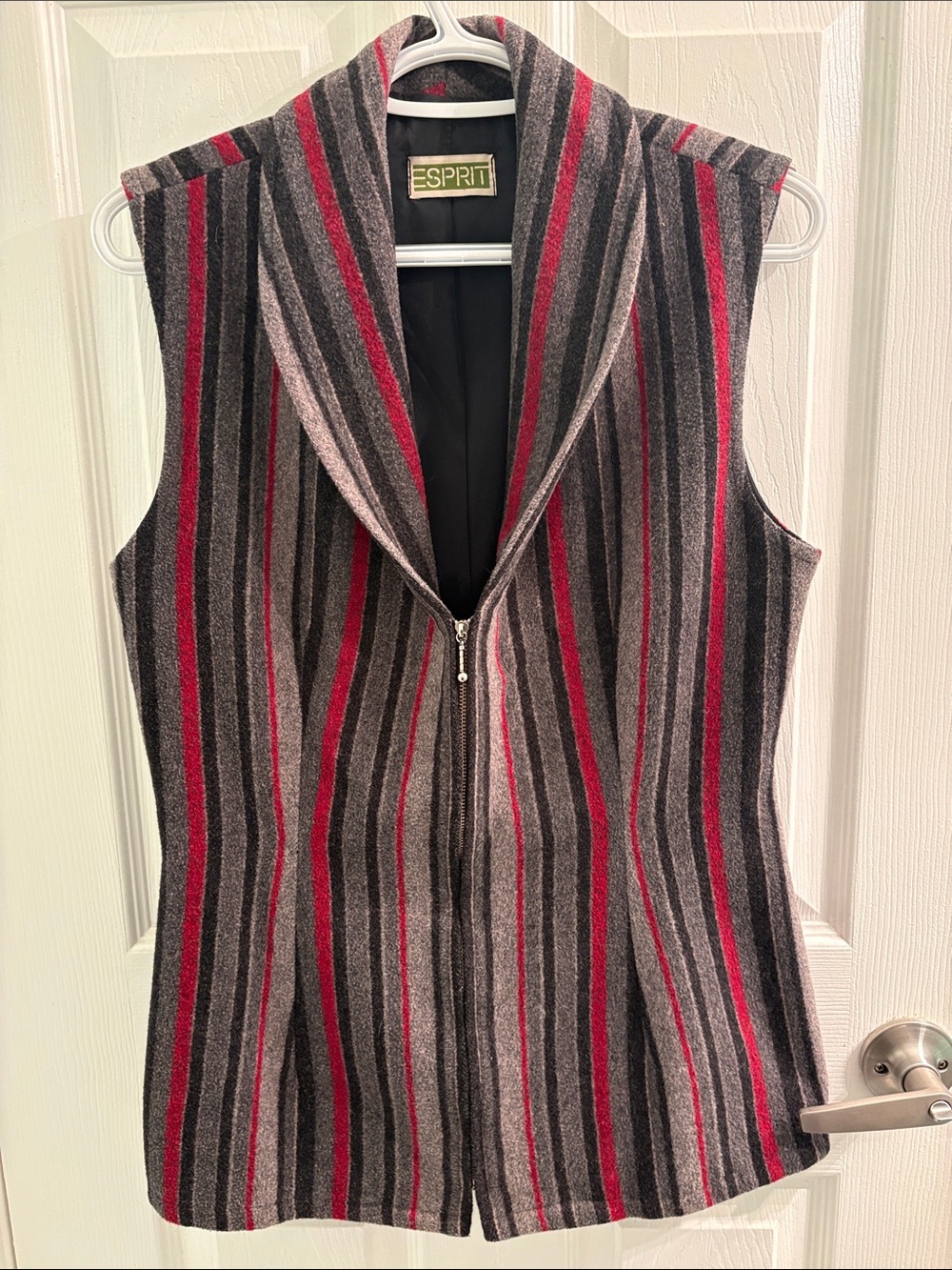 Esprit Vintage Shawl-Collar Zip Vest in Gray, Black and Red